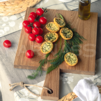 Ozolkoka servējamais dēlis