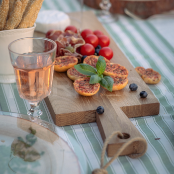 Ozolkoka servējamais dēlis