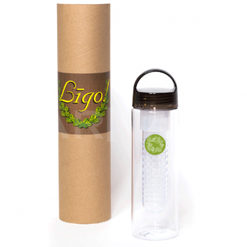 Ūdens pudele ar augļu sietiņu TOULON kartona cilindrā