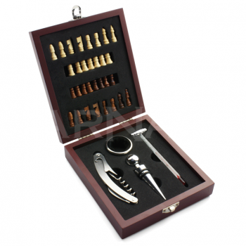 Vīna piederumu komplekts – šahs